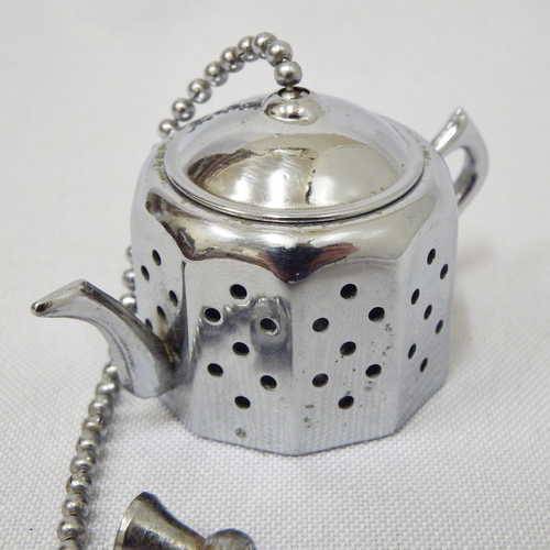Other Kitchenalia Chrome plate teapot shaped tea infuser Reg. No